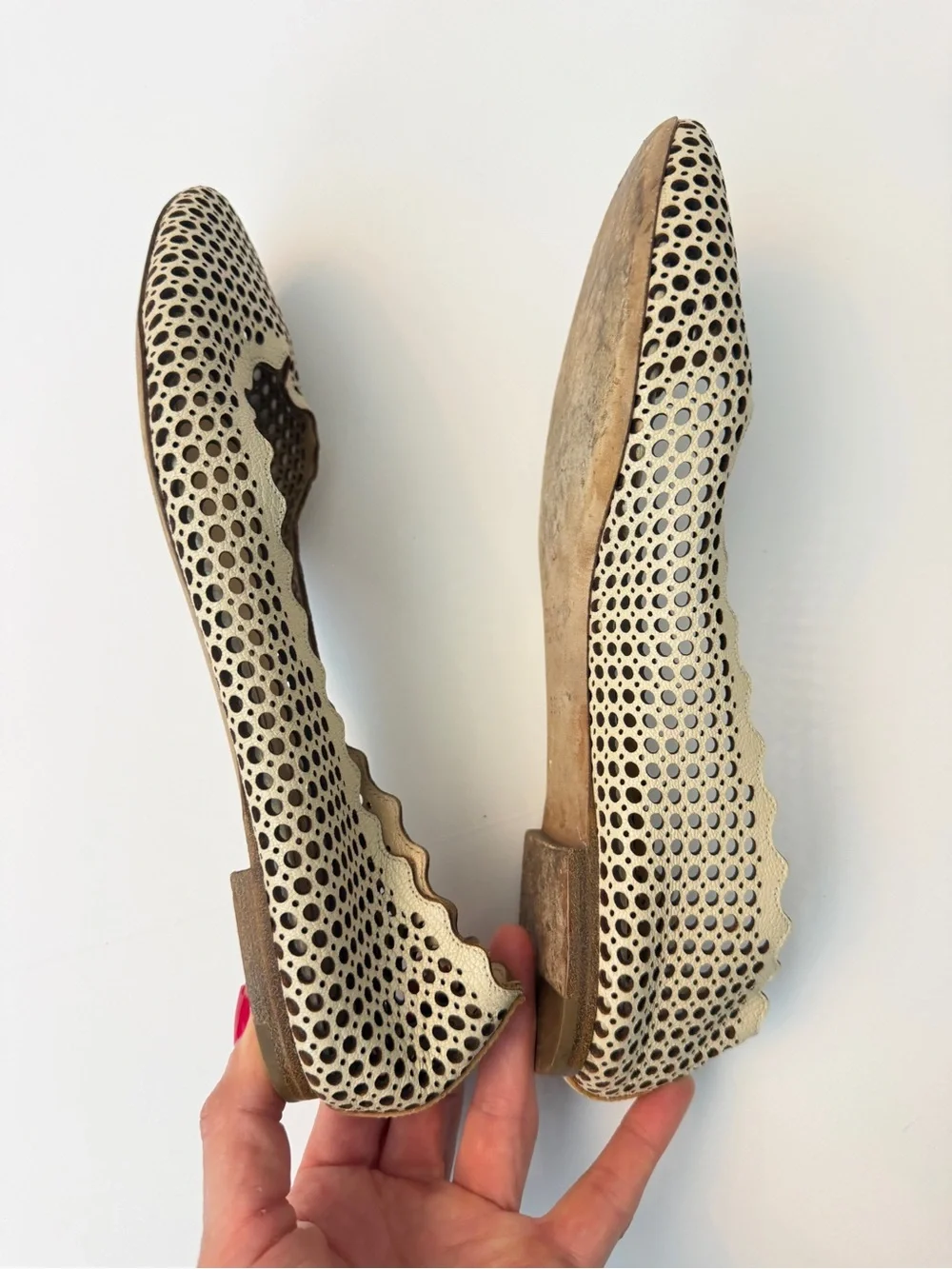 Chloe Lauren Leather Laser Cut Scalloped Flats, Size 38.5 (fit like 8.5)